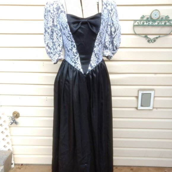 Vintage Formal Dress 31"B Black Satin Bows White Lace Puff Sleeves Evening Gown - Picture 4 of 11